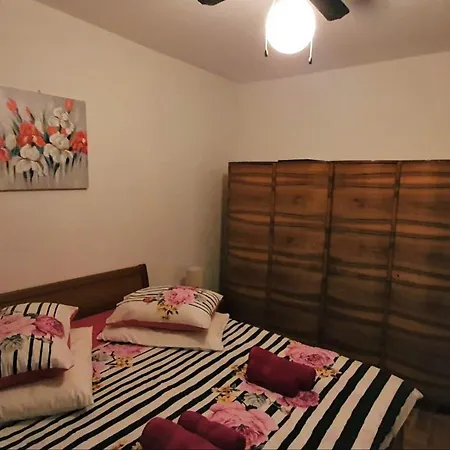 Maison d'hôtes Roza With Private Bathroom Country Area 6 Km From The Fuškulin