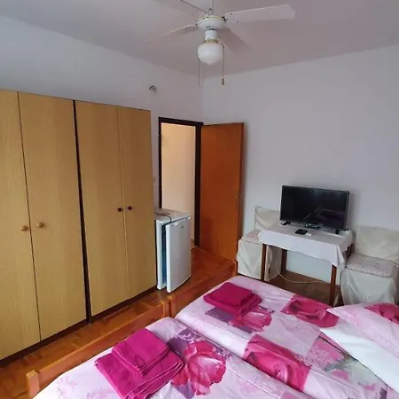 Roza With Private Bathroom Country Area 6 Km From The Maison d'hôtes *