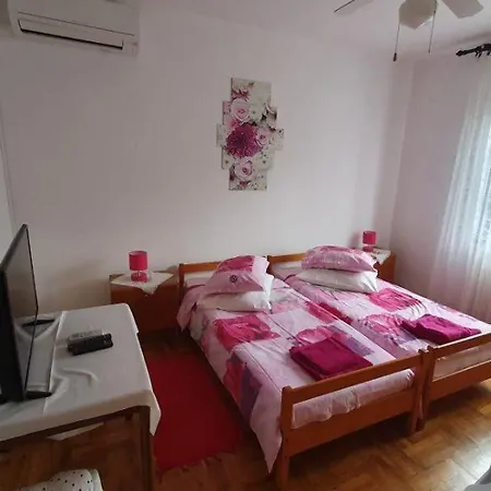 Maison d'hôtes Roza With Private Bathroom Country Area 6 Km From The Fuškulin