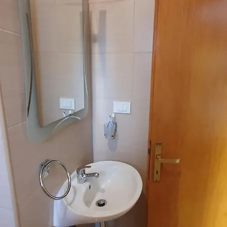게스트하우스 Roza With Private Bathroom Country Area 6 Km From The Fuškulin