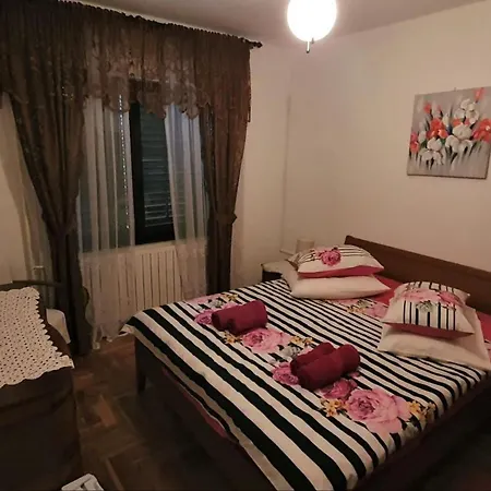 Roza With Private Bathroom Country Area 6 Km From The 게스트하우스